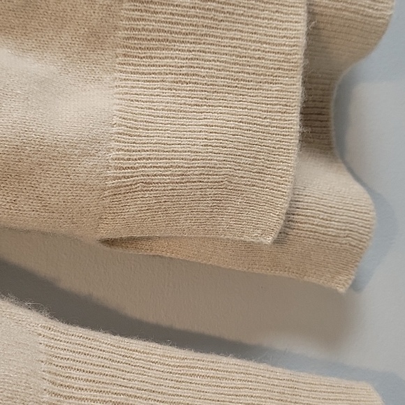 Tahari 100% 2 ply cashmere sweater cream - Picture 2 of 5